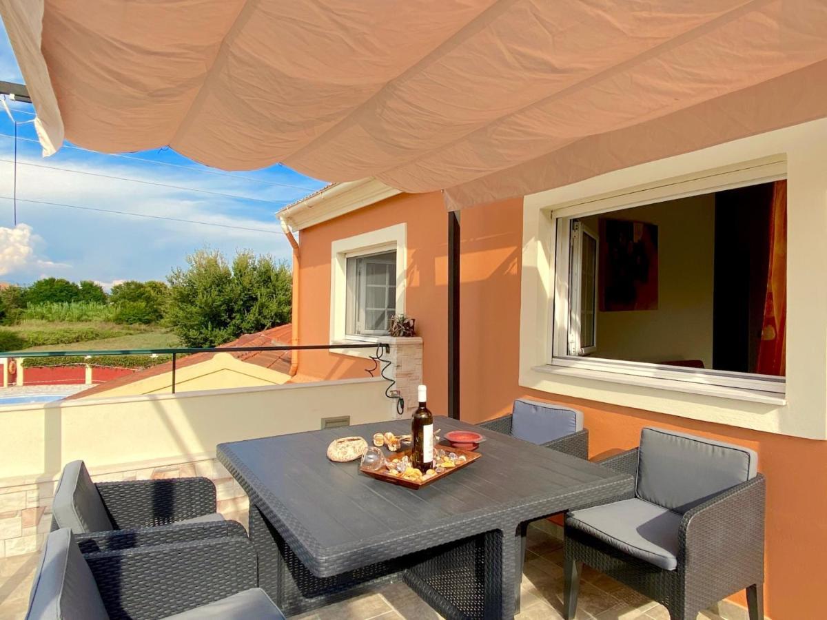 אצ'ארבי Asteraki Poolside Apartment By Dadovillas מראה חיצוני תמונה