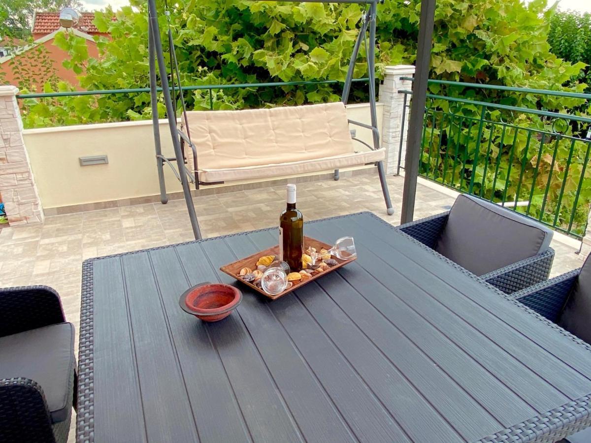 אצ'ארבי Asteraki Poolside Apartment By Dadovillas מראה חיצוני תמונה