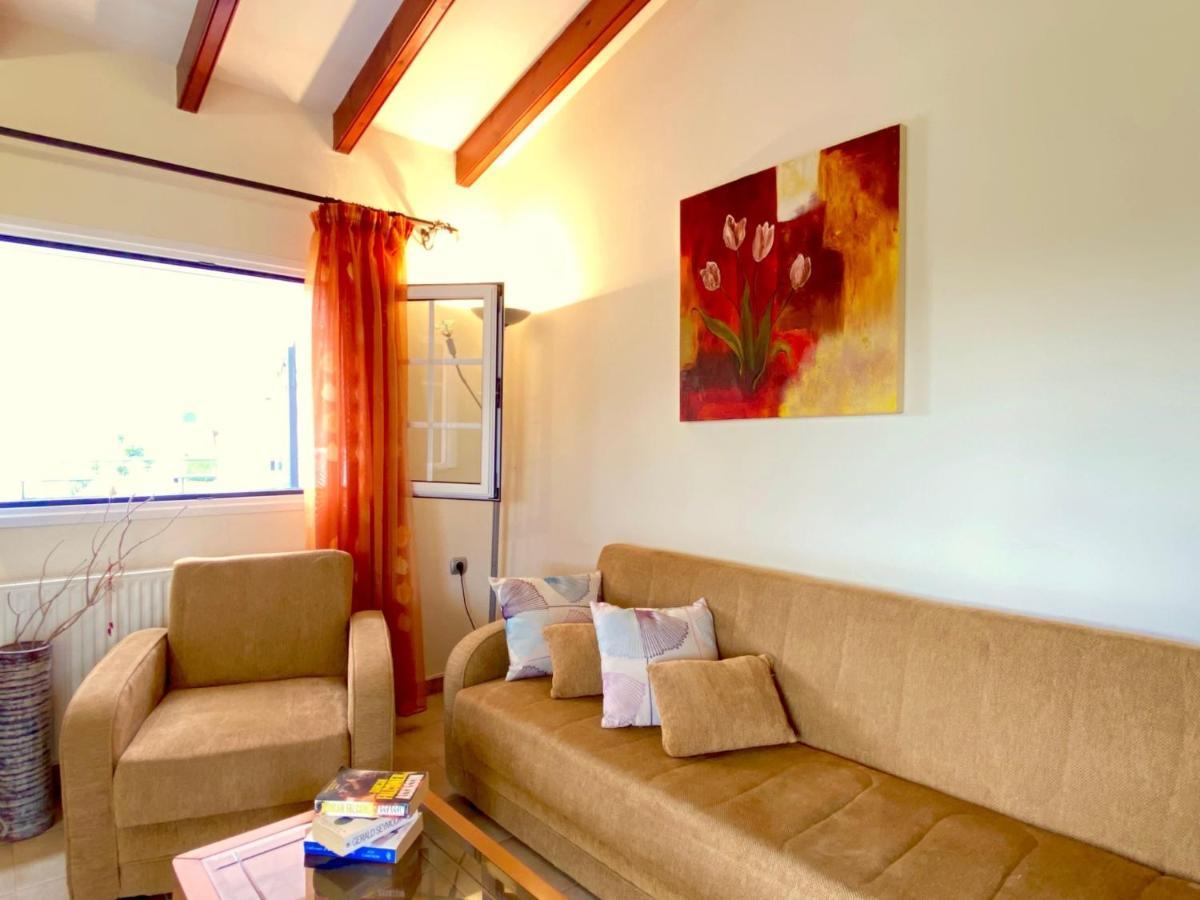 אצ'ארבי Asteraki Poolside Apartment By Dadovillas מראה חיצוני תמונה