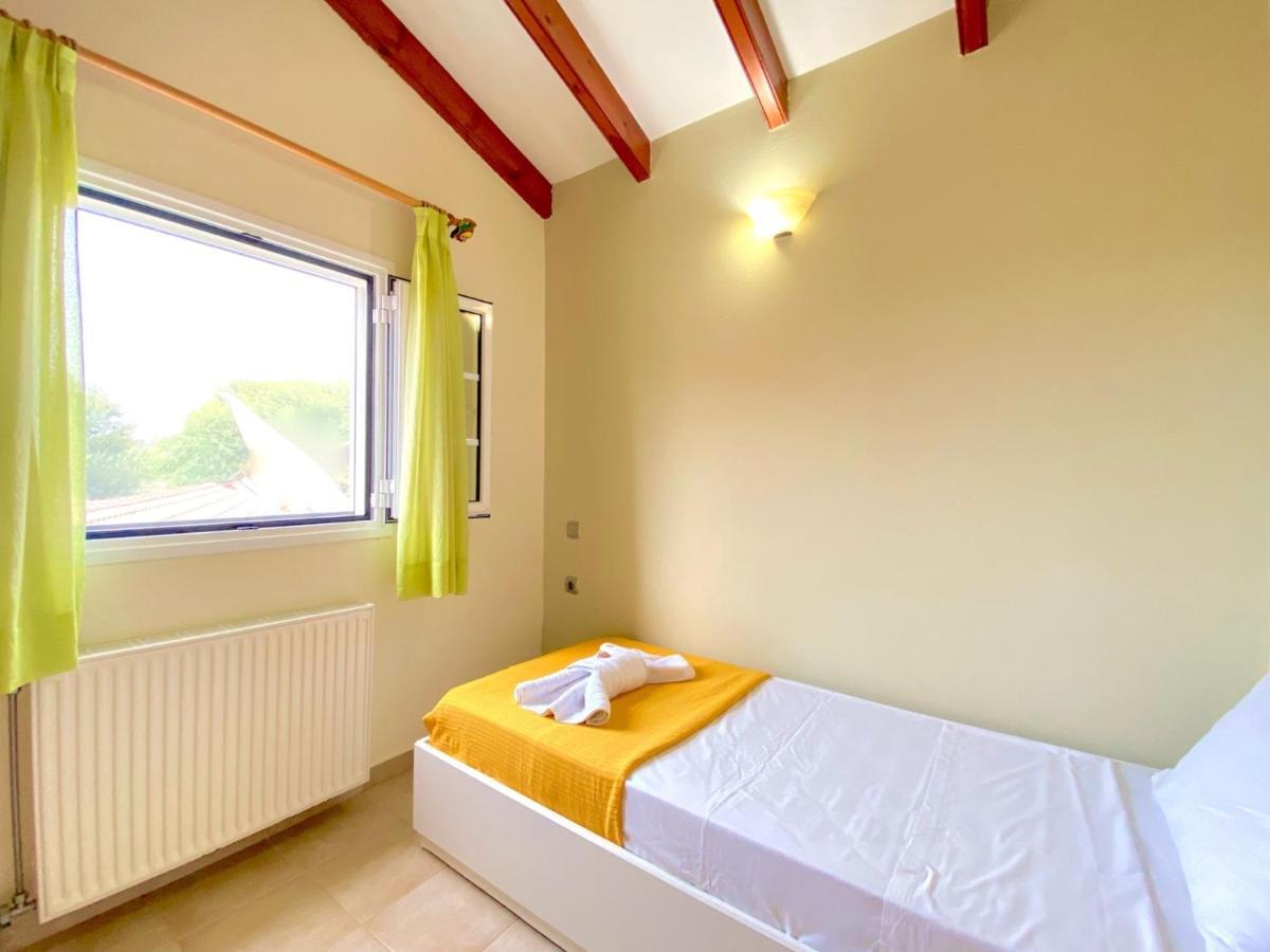 אצ'ארבי Asteraki Poolside Apartment By Dadovillas מראה חיצוני תמונה