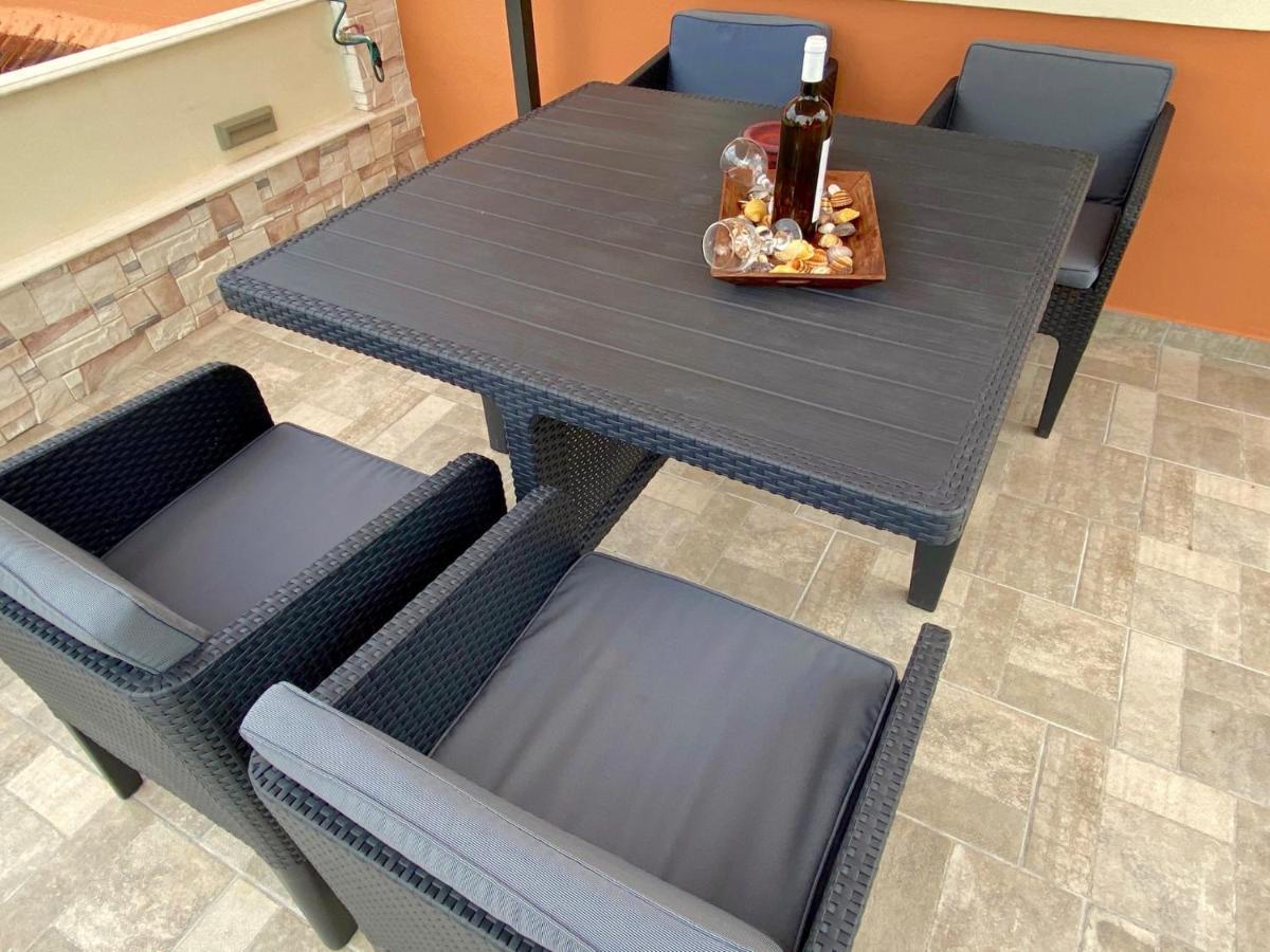 אצ'ארבי Asteraki Poolside Apartment By Dadovillas מראה חיצוני תמונה