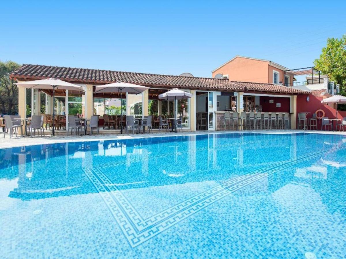 אצ'ארבי Asteraki Poolside Apartment By Dadovillas מראה חיצוני תמונה